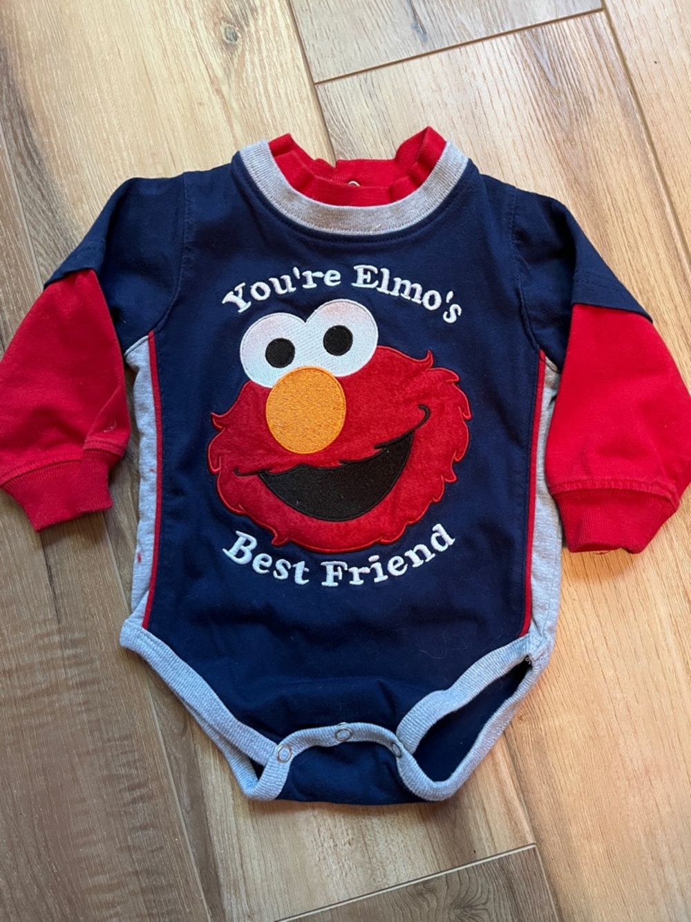 Elmo Graphic Navy & Red Baby One-Piece Bodysuit Size 12 Months